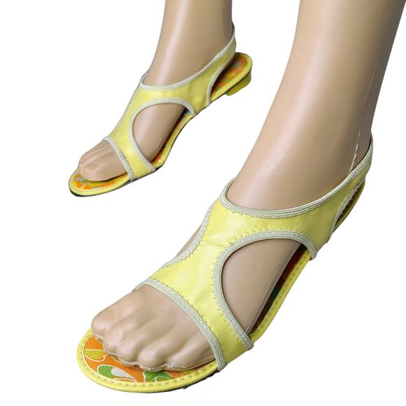 60 - 70s Yellow Flower Power Bohemian Era Sandals Low Heel Cut Out Design SZ 6.5 - Picture 1 of 10